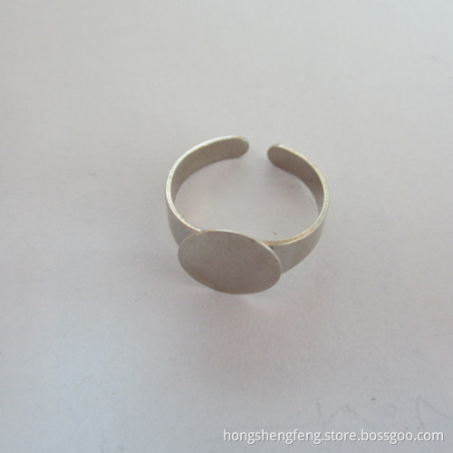 Fashionable Flat Base Ring with Silver Imitation Color